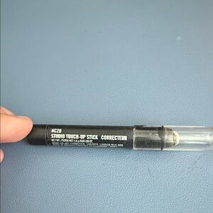 MAC  Studio Touch-Up Stick nc20
